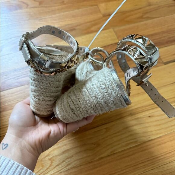 Steve Madden Gold Wedges - Picture 7 of 10